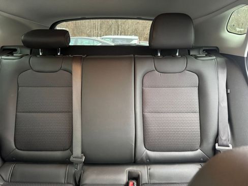 Used 2025 Chevrolet Trax LT image 32