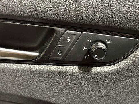 Used 2021 Volkswagen Passat 2.0T SE image 8