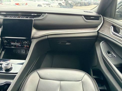 Used 2024 Jeep Grand Cherokee Limited image 19