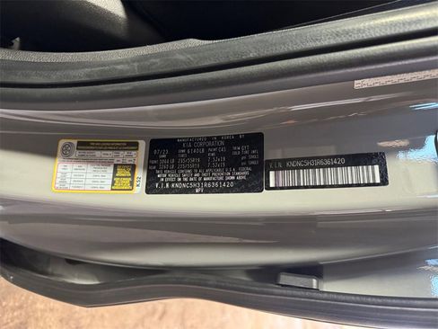 Certified 2024 Kia Carnival EX image 31