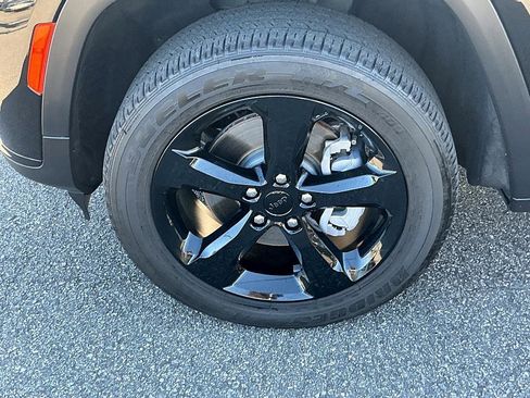 Used 2023 Jeep Grand Cherokee L Altitude image 7