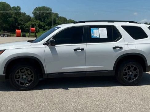 Used 2025 Honda Pilot TrailSport image 5