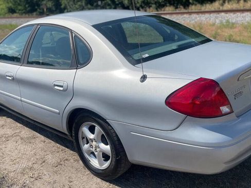 Used 2003 Ford Taurus SES image 4