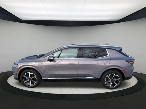 Used 2025 Chevrolet Equinox EV LT w/ Convenience Package image 4