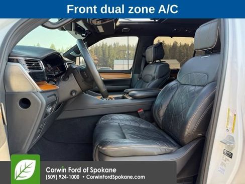 Used 2022 Jeep Grand Wagoneer Series III AWD/4WD image 2
