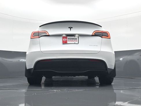 Used 2021 Tesla Model Y Long Range image 22