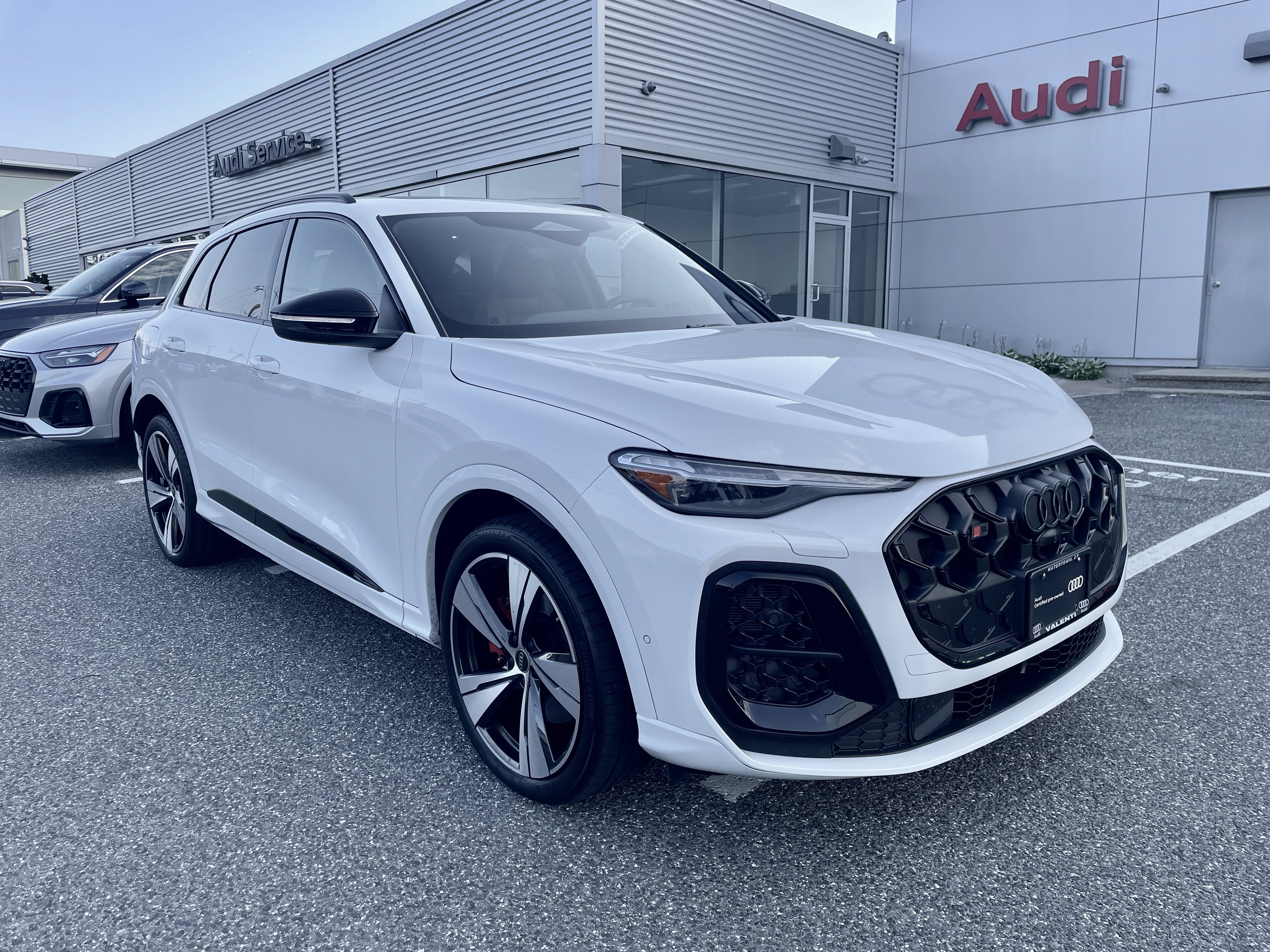 Certified 2025 Audi SQ5 Premium Plus w/ Premium Plus Package AWD/4WD image 1