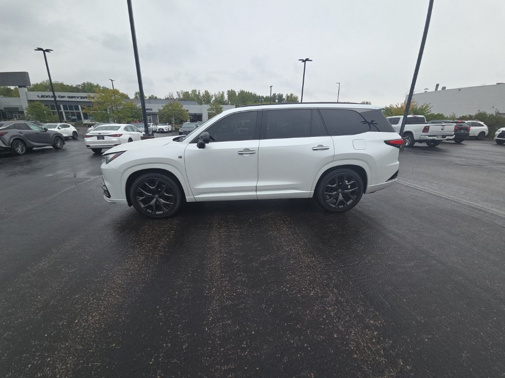 Used 2024 Lexus TX 500h AWD w/ Technology Package image 4