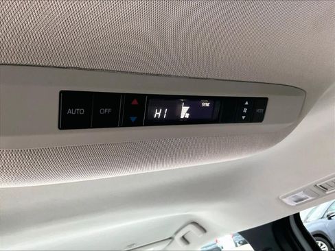 Used 2025 Toyota Sienna LE image 29