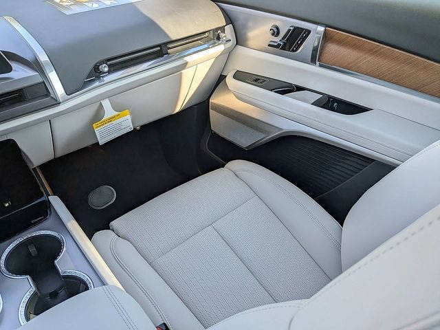 New 2027 Cadillac Vistiq Sport w/ LPO, Floor Liner Package AWD/4WD image 18