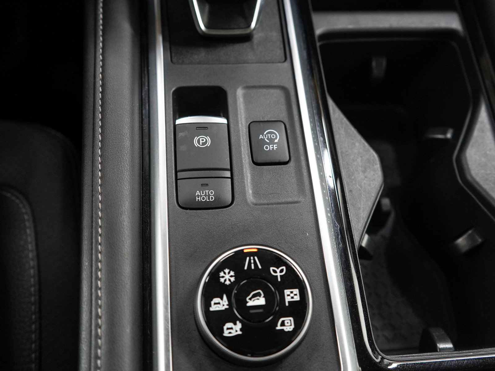Used 2024 Nissan Pathfinder SL w/ SL Premium Package AWD/4WD image 25
