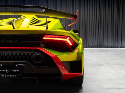 Used 2021 Lamborghini Huracan STO RWD image 44