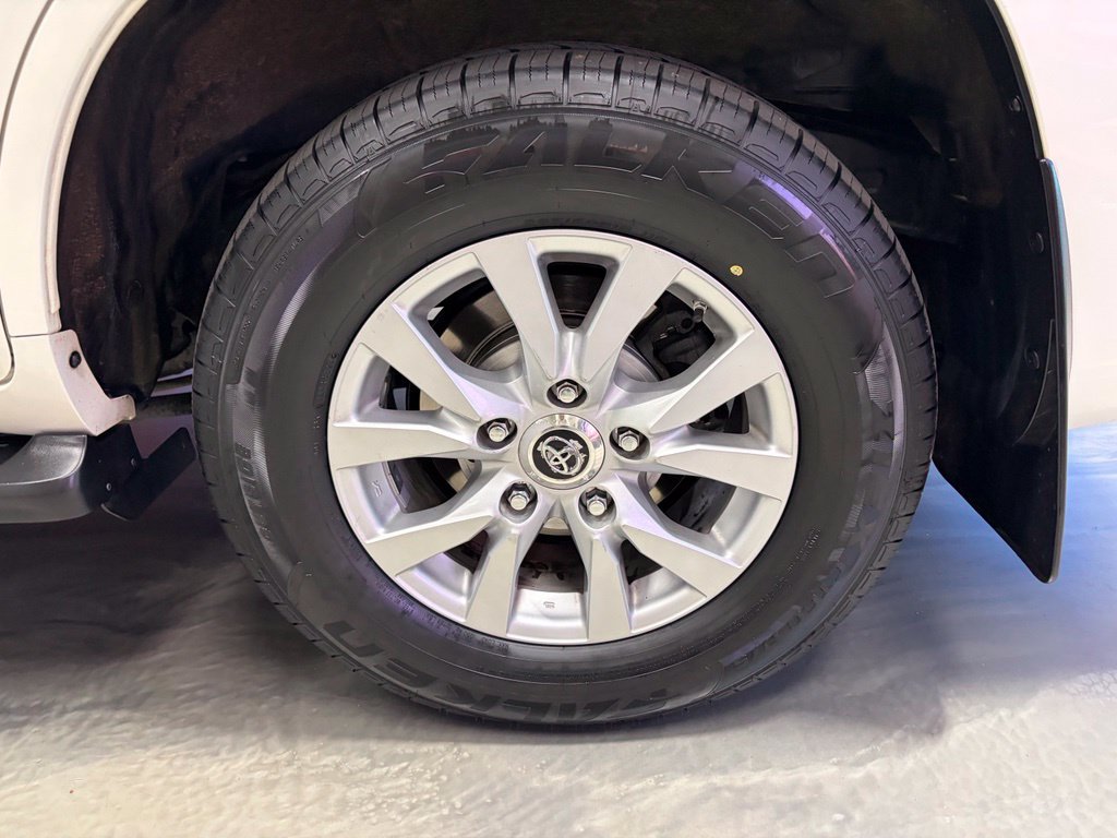 Used 2016 Toyota Land Cruiser AWD/4WD image 34
