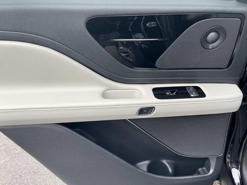 New 2026 Lincoln Aviator AWD image 20
