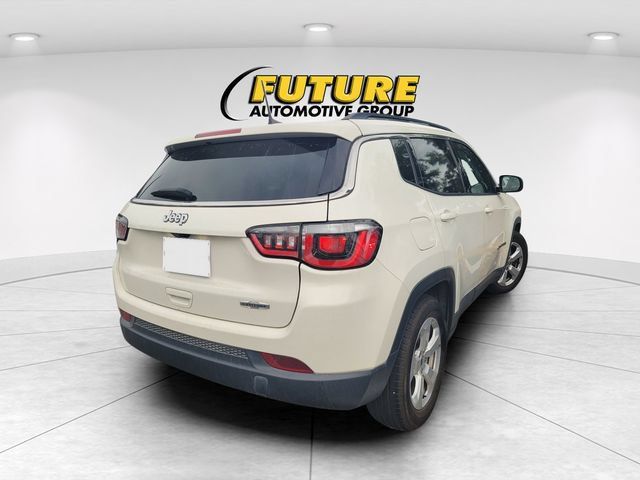 Used 2019 Jeep Compass Latitude FWD image 3