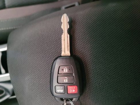 Used 2017 Toyota Corolla LE w/ Carpet Mat Package (TMS) image 32