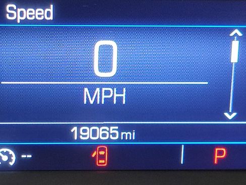 Used 2023 GMC Acadia SLE w/ Driver Convenience Package image 3