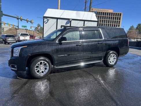 Used 2017 GMC Yukon XL SLE image 2