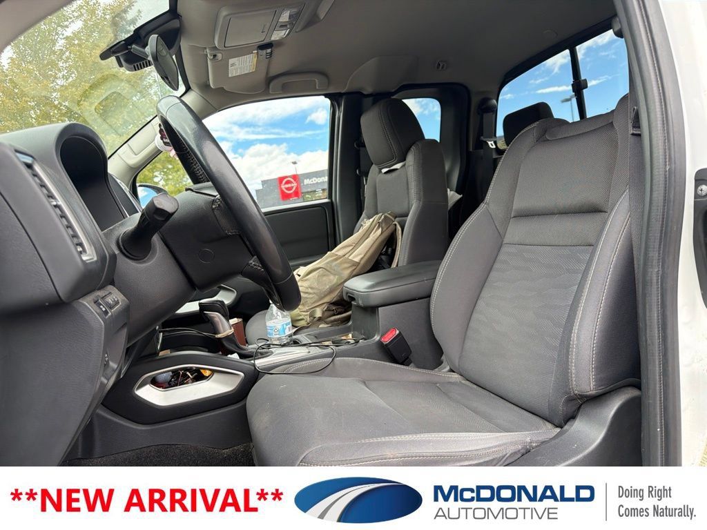 Used 2022 Nissan Frontier SV AWD/4WD image 5