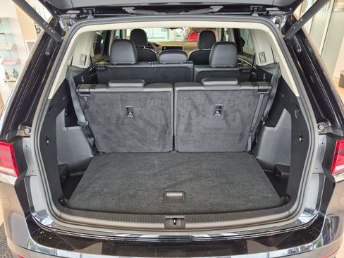 Used 2025 Volkswagen Atlas SEL AWD/4WD image 31