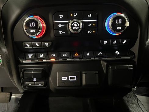 Used 2020 GMC Sierra 2500 Denali w/ Denali Ultimate Package AWD/4WD image 29