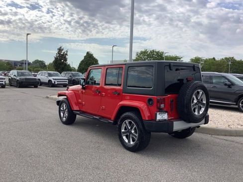 Used 2015 Jeep Wrangler Unlimited Sahara w/ Connectivity Group AWD/4WD image 3