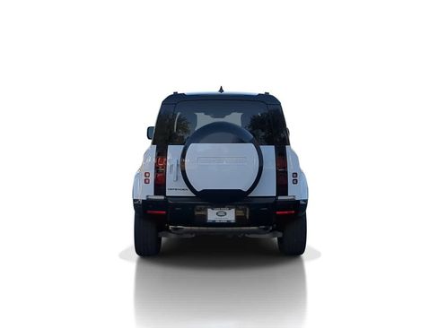 Used 2025 Land Rover Defender 110 X-Dynamic SE image 7