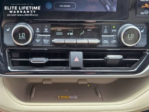 Used 2023 Toyota Highlander XLE AWD/4WD image 18