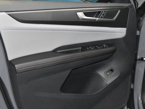New 2026 Volkswagen Atlas Peak Edition AWD/4WD image 3