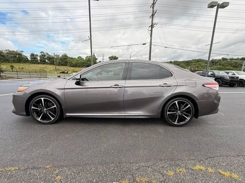 Used 2020 Toyota Camry XSE FWD image 8