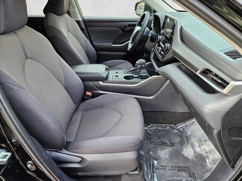 Used 2023 Toyota Highlander LE image 22