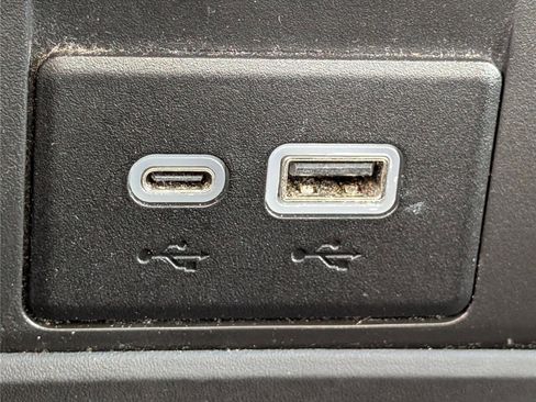 Certified 2023 GMC Yukon Denali image 28