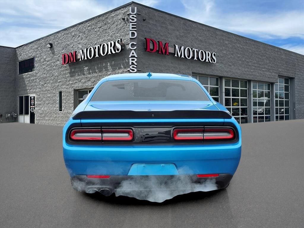 Used 2016 Dodge Challenger R/T Scat Pack w/ Leather Interior Group RWD image 4