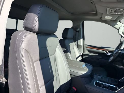 Used 2025 GMC Sierra 3500 Denali w/ Denali Reserve Package image 15