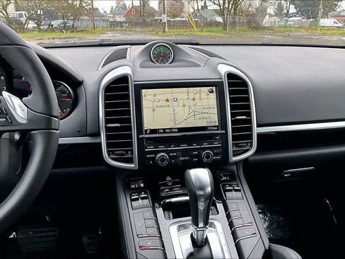 Used 2014 Porsche Cayenne Platinum Edition image 8