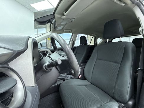 Used 2018 Toyota RAV4 LE FWD image 10