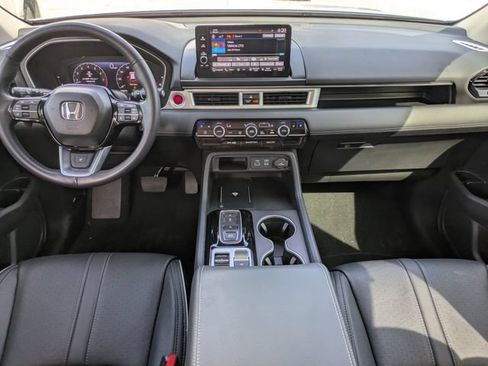 Used 2025 Honda Pilot Elite image 16