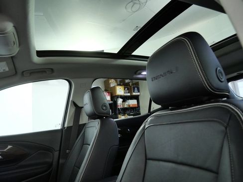Used 2020 GMC Terrain Denali w/ Denali Premium Package AWD/4WD image 17