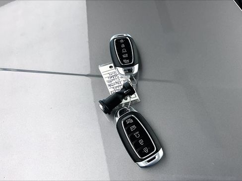 Used 2023 Hyundai Elantra Limited FWD image 15