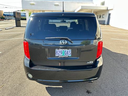 Used 2010 Scion xB FWD image 5