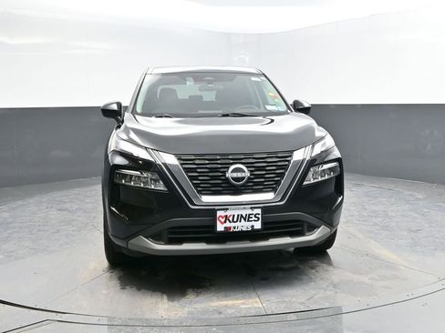 Used 2023 Nissan Rogue SV image 2