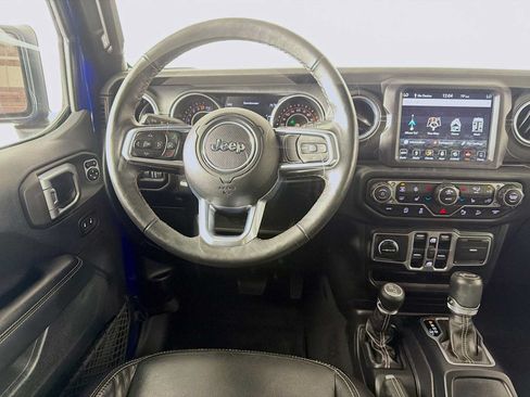 Used 2018 Jeep Wrangler Unlimited Sahara w/ Dual Top Group AWD/4WD image 21