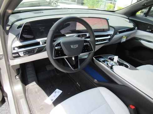 New 2025 Cadillac Lyriq Luxury image 14