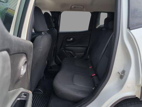 Used 2023 Jeep Renegade Latitude AWD/4WD image 15