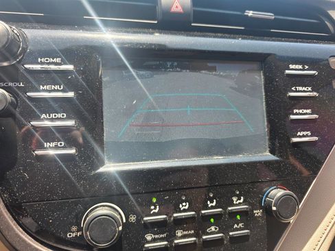 Used 2018 Toyota Camry LE FWD image 17