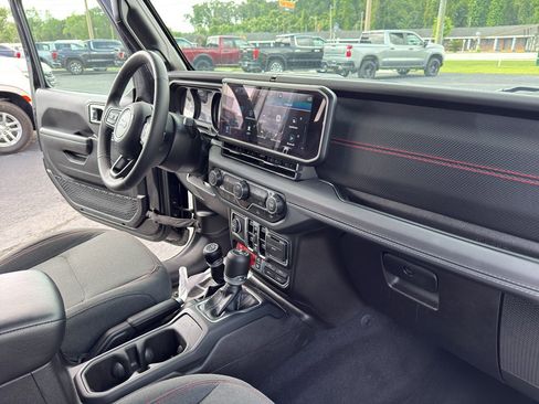 Used 2025 Jeep Wrangler Unlimited Rubicon AWD/4WD image 30