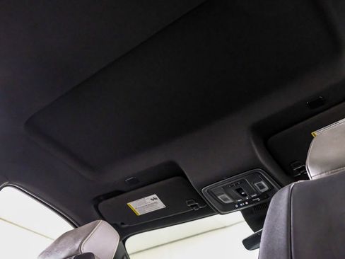 Used 2025 Chevrolet Silverado 2500 ZR2 w/ Technology Package image 28