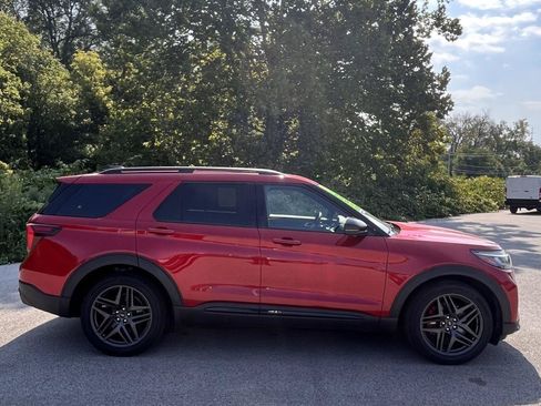 Used 2025 Ford Explorer ST AWD/4WD image 9