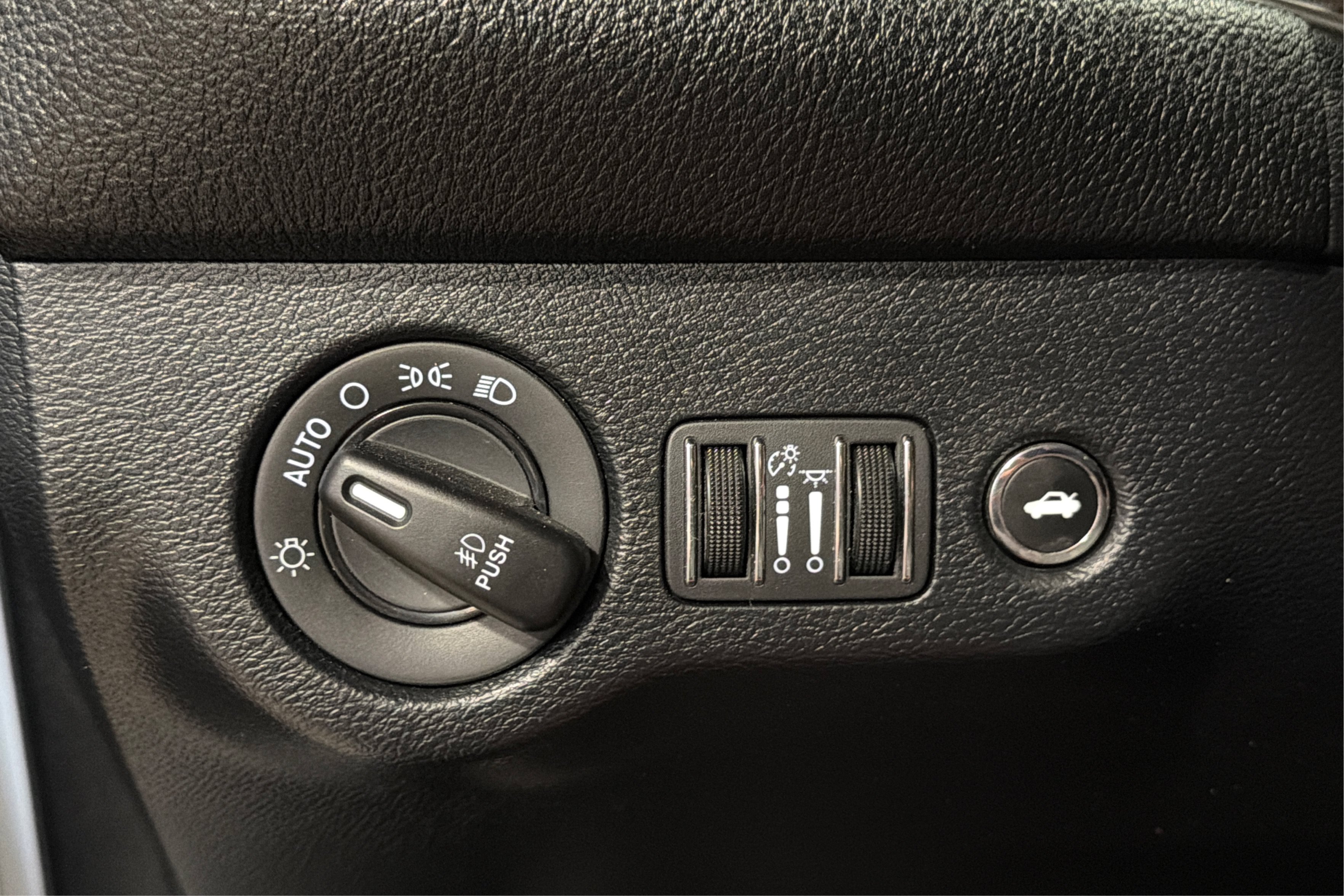 Used 2018 Dodge Challenger SXT Plus RWD image 21
