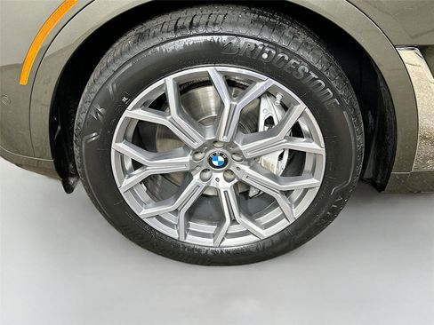Certified 2024 BMW X7 xDrive40i w/ Premium Package image 34